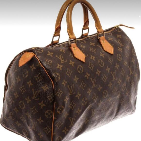 Louis Vuitton Handbags - Auth 35 Louis Vuitton speedy Excellent‎ bag very clean